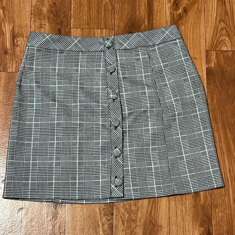 Forever 21 f21 grey black and white plaid faux button up skirt size medium women